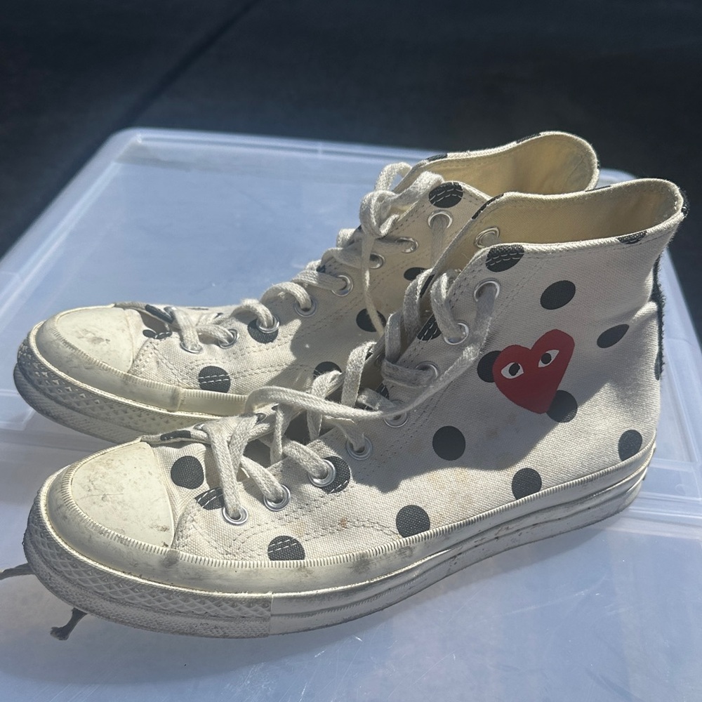 Play Commes Des Garçons Converse spots size 8